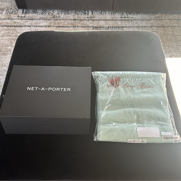 Lori Piana Fringed embroidered cashmere throw - light green - Picture 3 of 3